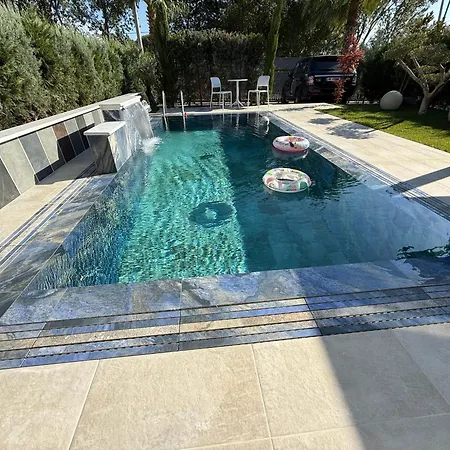 Reja Hamallaj 招待所 *