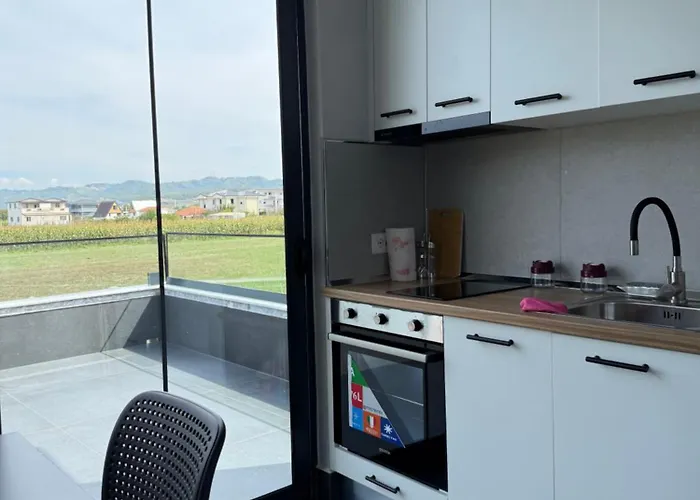 Reja Hamallaj 招待所 *